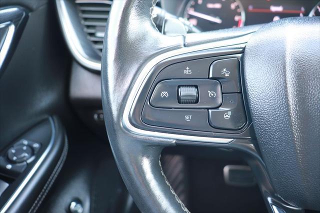 Photo of 2023 White Frost Tricoat Buick Envision