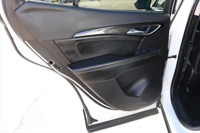 Photo of 2023 White Frost Tricoat Buick Envision
