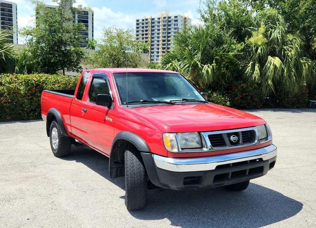 Photo of 2000 Red Nissan Frontier