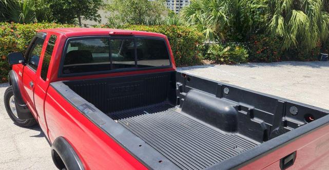 Photo of 2000 Red Nissan Frontier
