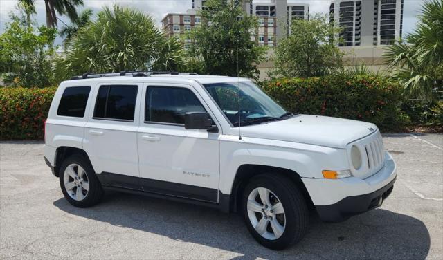 Photo of 2014 Bright White Clearcoat Jeep Patriot