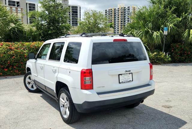 Photo of 2014 Bright White Clearcoat Jeep Patriot