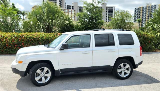 Photo of 2014 Bright White Clearcoat Jeep Patriot