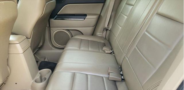 Photo of 2014 Bright White Clearcoat Jeep Patriot