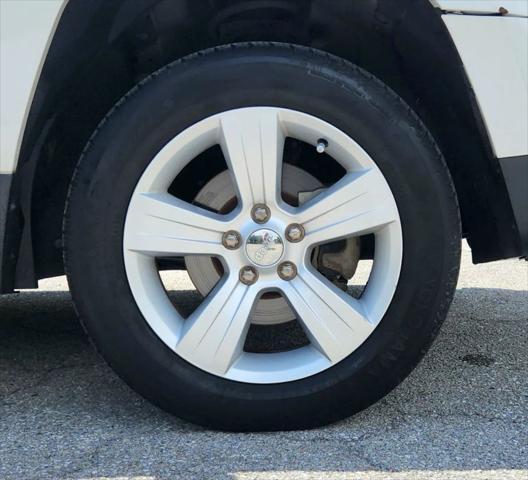 Photo of 2014 Bright White Clearcoat Jeep Patriot