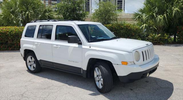 Photo of 2014 Bright White Clearcoat Jeep Patriot