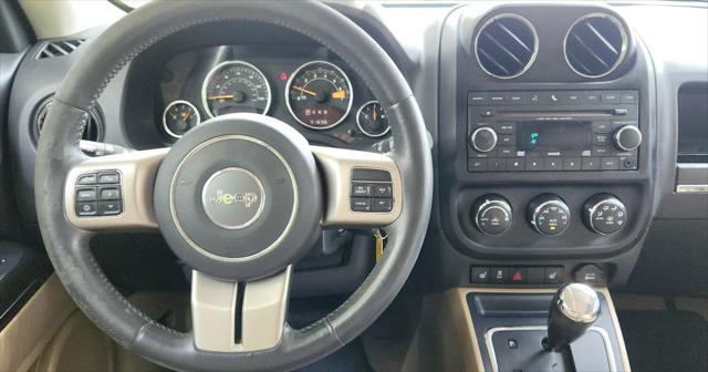 Photo of 2014 Bright White Clearcoat Jeep Patriot