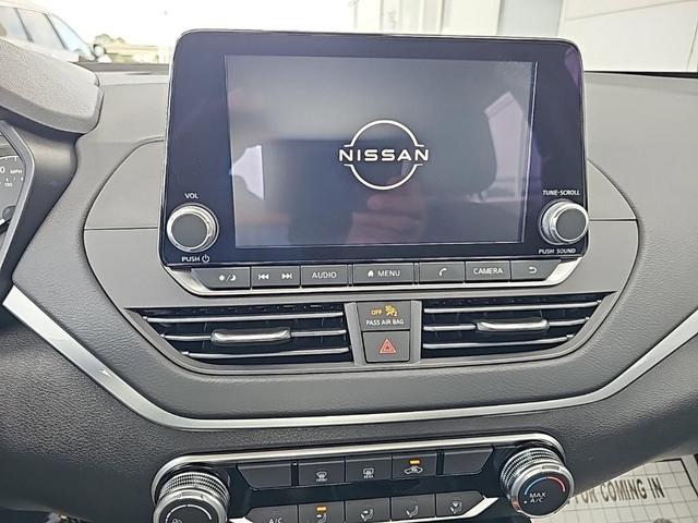 Photo of 2025 Black Nissan Altima
