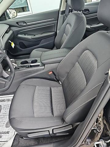 Photo of 2025 Black Nissan Altima