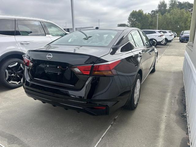 Photo of 2025 Black Nissan Altima