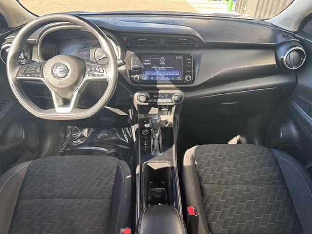 Photo of 2021 Gun Metallic Nissan Kicks
