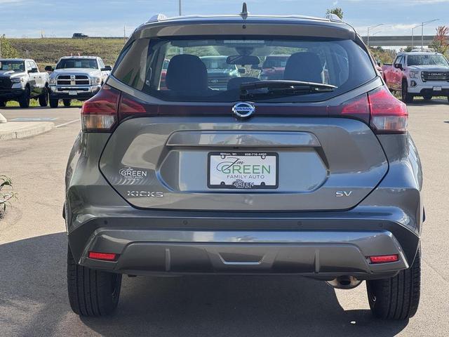Photo of 2021 Gun Metallic Nissan Kicks