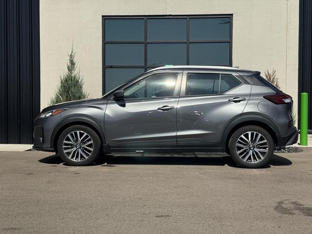 Photo of 2021 Gun Metallic Nissan Kicks