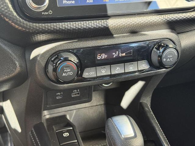Photo of 2021 Gun Metallic Nissan Kicks