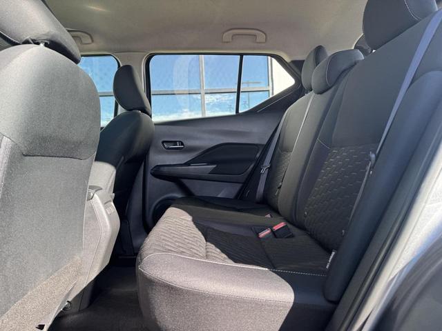 Photo of 2021 Gun Metallic Nissan Kicks