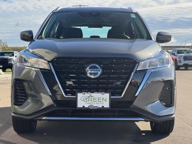 Photo of 2021 Gun Metallic Nissan Kicks