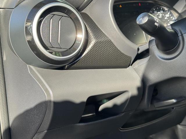 Photo of 2021 Gun Metallic Nissan Kicks
