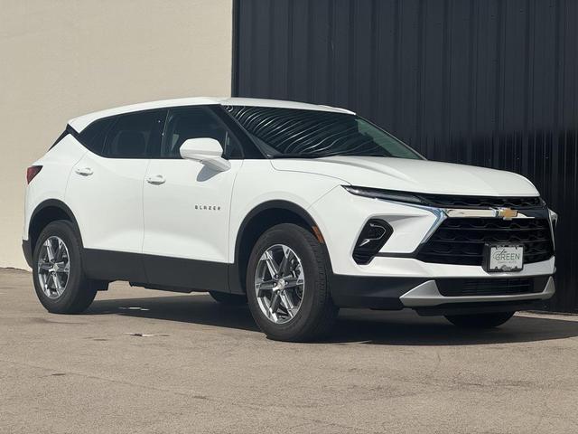Photo of 2024 Summit White Chevrolet Blazer