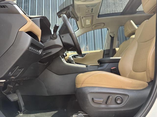 Photo of 2021 Blizzard Pearl Toyota RAV4 Hybrid