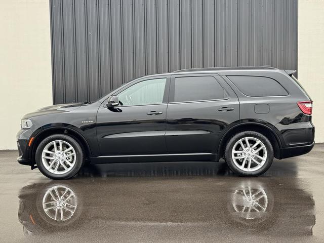 Photo of 2024 DB Black Crystal Clearcoat Dodge Durango