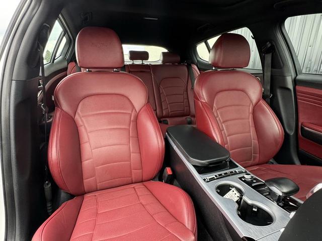 Photo of 2023 Snow White Pearl Kia Stinger