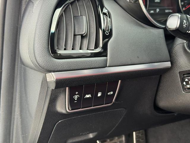 Photo of 2023 Snow White Pearl Kia Stinger