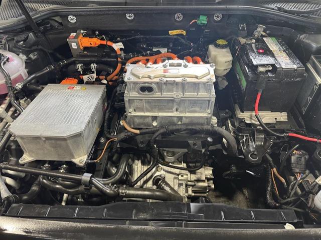 Photo of 2019 Reflex Silver Metallic Volkswagen e-Golf
