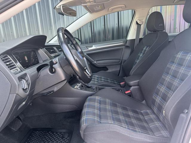 Photo of 2019 Reflex Silver Metallic Volkswagen e-Golf