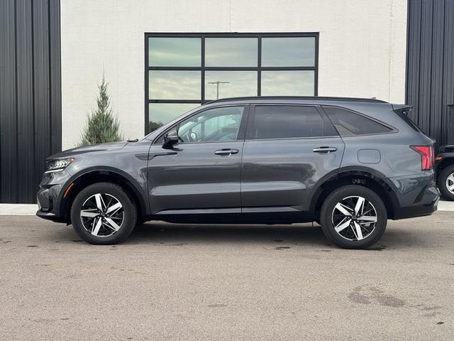 Photo of 2021 Gravity Grey Kia Sorento