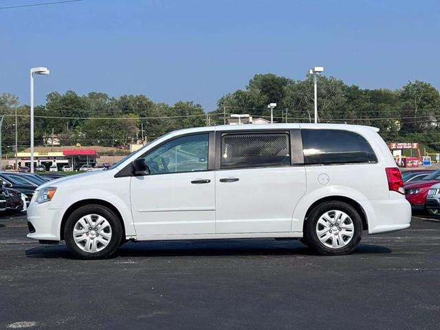 Photo of 2019 White Knuckle Clearcoat Dodge Grand Caravan