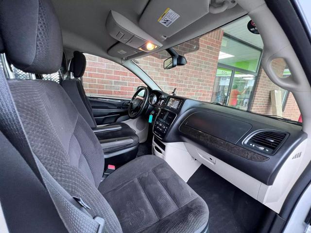 Photo of 2019 White Knuckle Clearcoat Dodge Grand Caravan