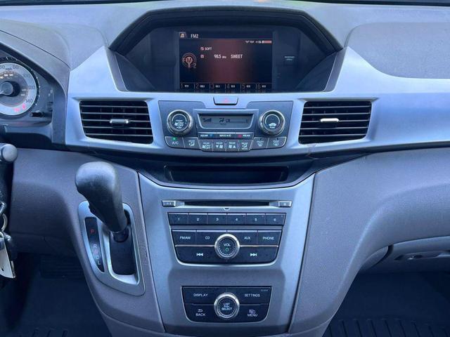 Photo of 2014 Alabaster Silver Metallic Honda Odyssey