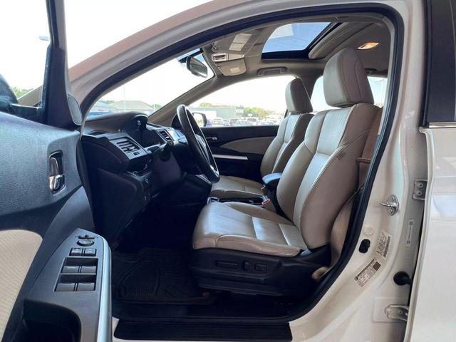 Photo of 2015 White Honda CR-V