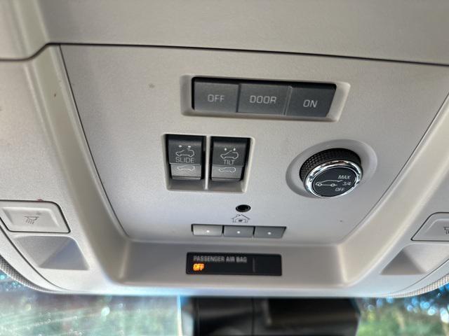 Photo of 2018 Silver Ice Metallic Chevrolet Tahoe