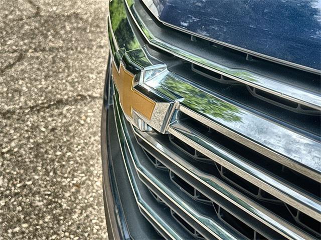 Photo of 2023 Northsky Blue Metallic Chevrolet Traverse