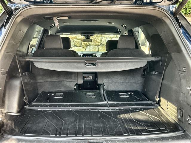 Photo of 2023 Northsky Blue Metallic Chevrolet Traverse