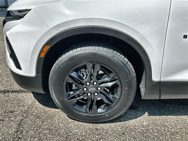 Photo of 2022 Summit White Chevrolet Blazer