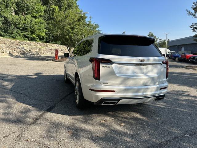 Photo of 2023 Crystal White Tricoat Cadillac XT6