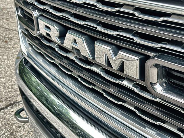 Photo of 2022 Diamond Black Crystal Pearlcoat RAM 1500