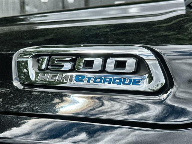 Photo of 2022 Diamond Black Crystal Pearlcoat RAM 1500