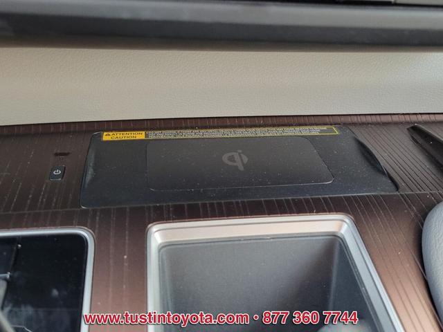 Photo of 2022 Celestial Silver Metallic Toyota Sienna