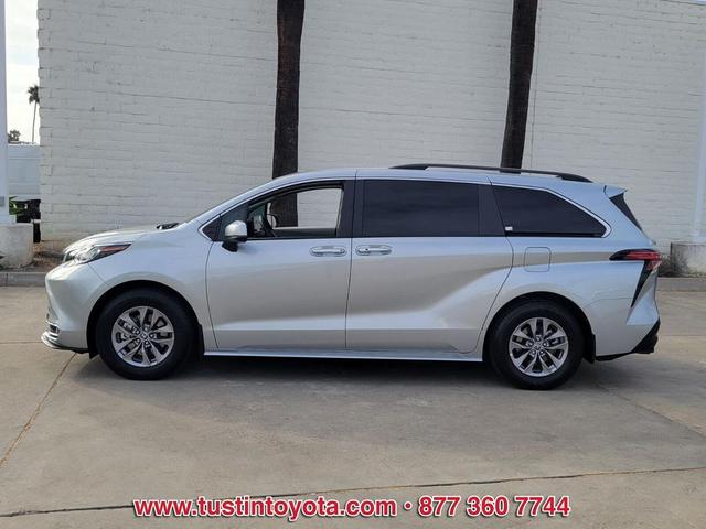Photo of 2022 Celestial Silver Metallic Toyota Sienna