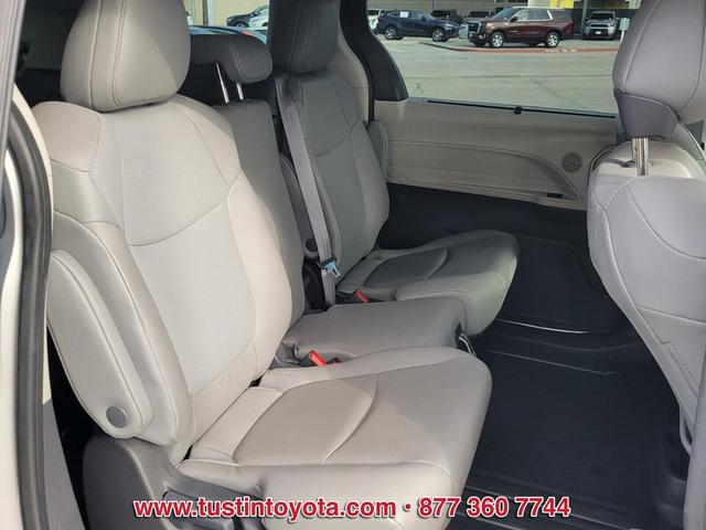 Photo of 2022 Celestial Silver Metallic Toyota Sienna