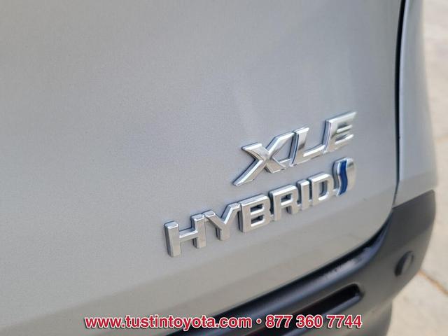 Photo of 2022 Celestial Silver Metallic Toyota Sienna