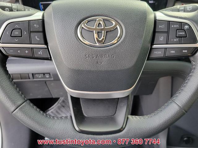 Photo of 2022 Celestial Silver Metallic Toyota Sienna