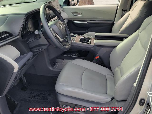 Photo of 2022 Celestial Silver Metallic Toyota Sienna