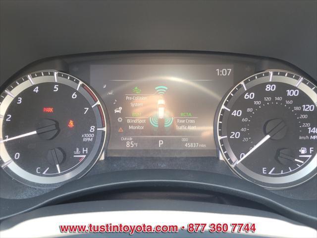 Photo of 2023 Blizzard Pearl Toyota Highlander