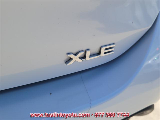 Photo of 2023 Blizzard Pearl Toyota Highlander