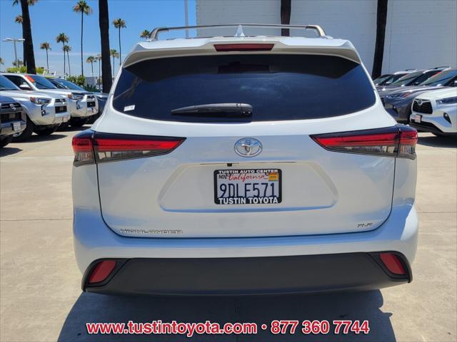 Photo of 2023 Blizzard Pearl Toyota Highlander