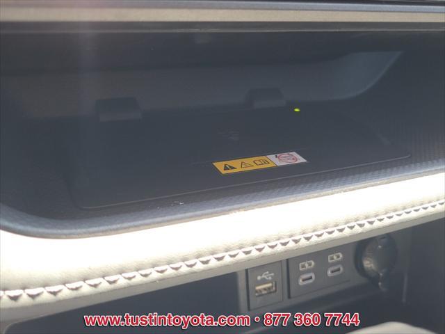 Photo of 2023 Blizzard Pearl Toyota Highlander